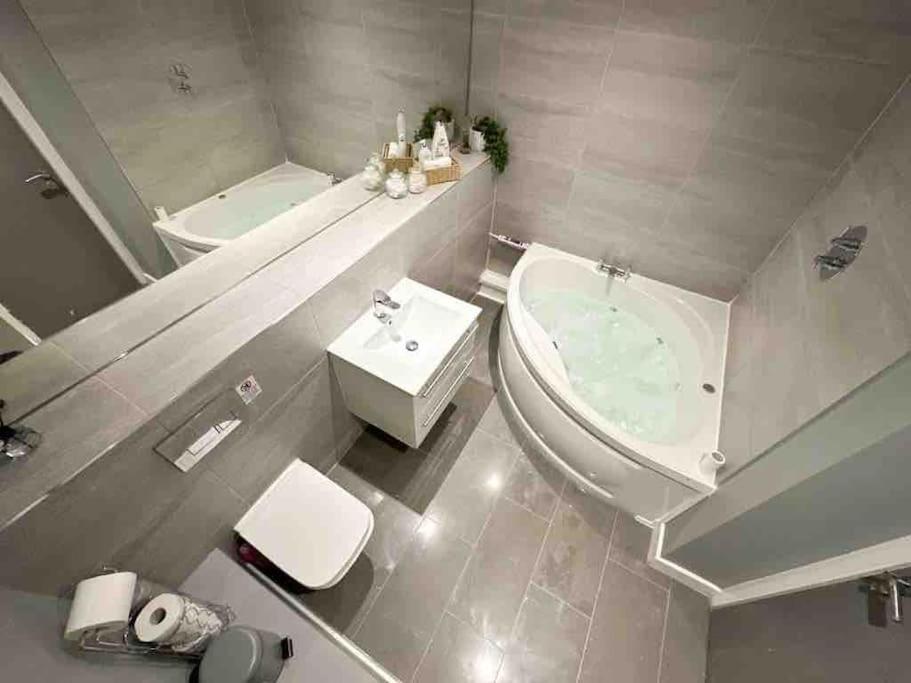 Align Lux Apartments, Liverpool City Centre Esterno foto